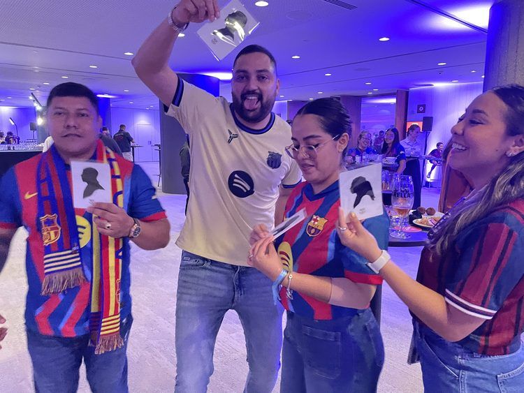 Siluetas de Elisa Speranza en un evento del FC Barcelona