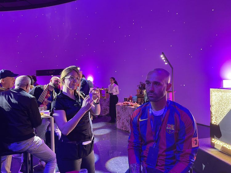 Artista de siluetas para eventos en plena celebración