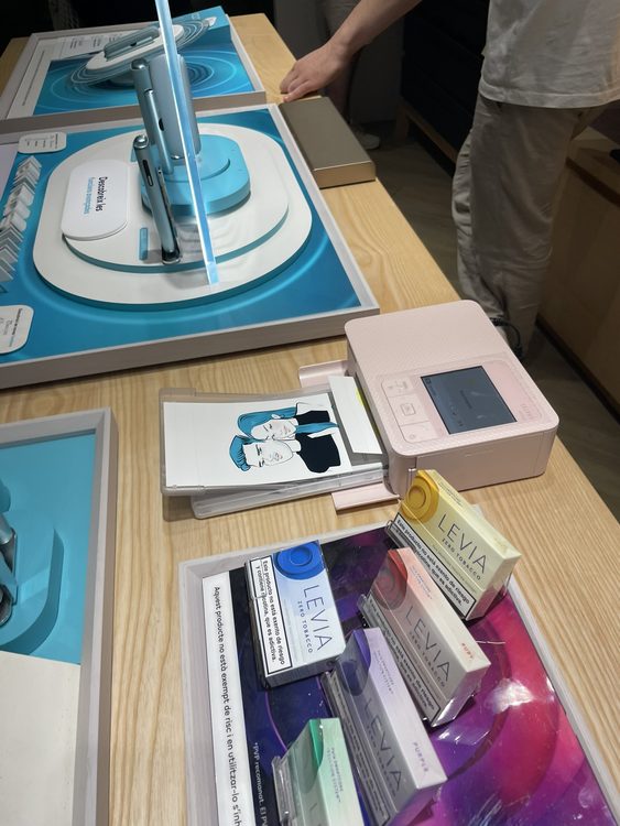 Caricaturas para activaciones de marca en una tienda