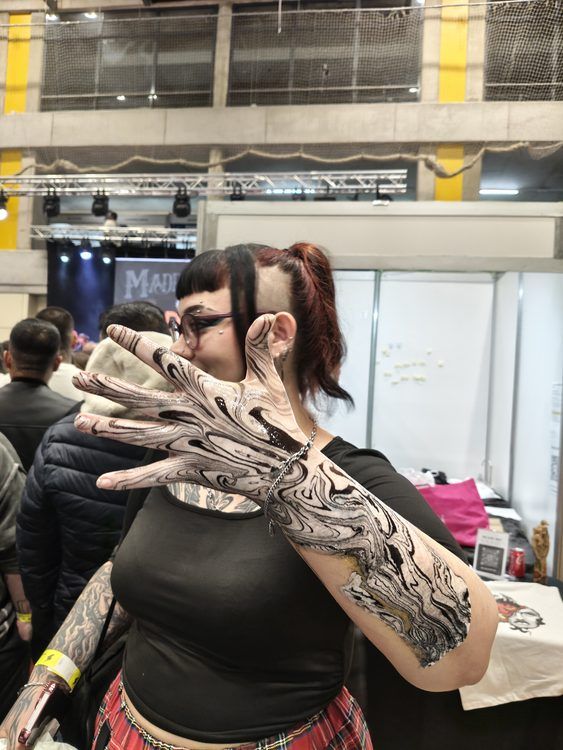 Estaciones de body marbling en feria de Tatuajes